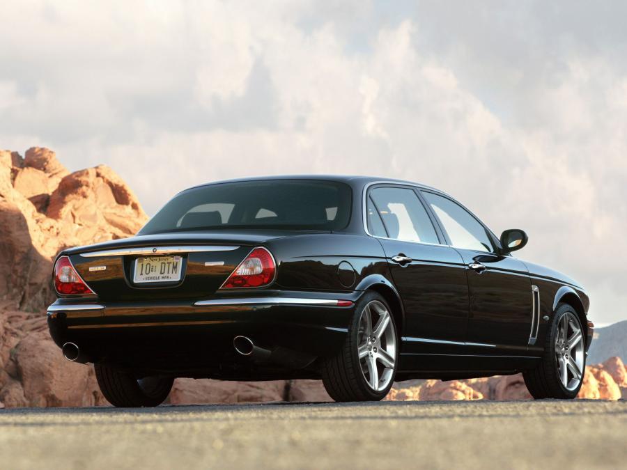  Jaguar XJ Super V8 Portfolio 2006 года  (фото 7 из 13)